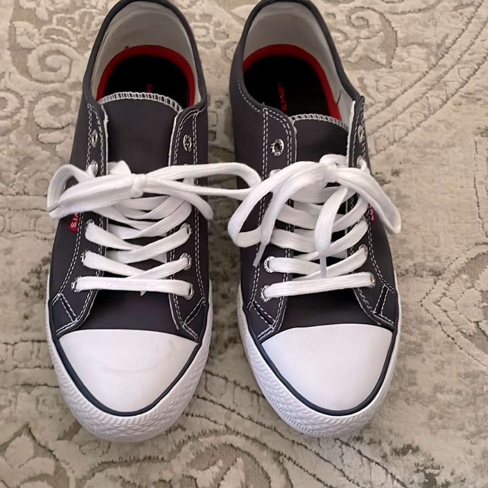Levi’s navy blue and white sneakers brand new
